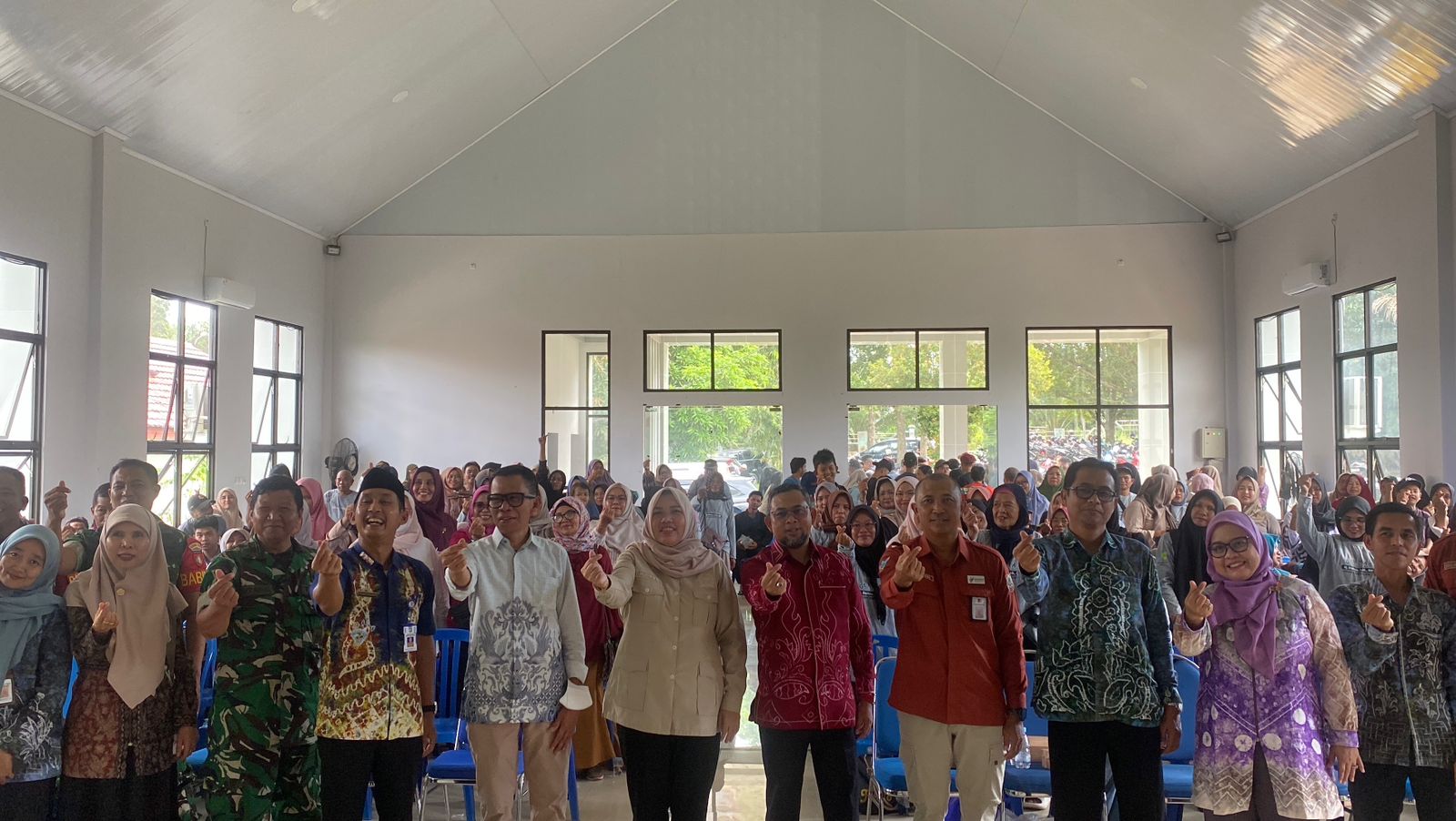 Poltekkes Kemenkes Banjarmasin bekerjasama dengan anggota Komisi IX DRR RI ibu Hj, Mariana, S.AB. MM, telah melakukan kegiatan Gerakan Masyarakat Hidup Sehat (Germas)
